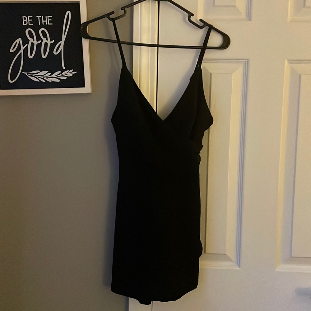 Lulu’s extra small black romper . Shorts in back , skirt in front . Never worn .